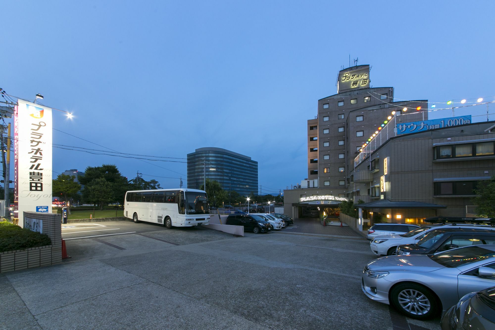 Plaza Hotel Toyota Toyota  Buitenkant foto